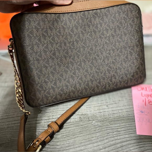 Practically New Michael Kors Matching cross body/wallet - Picture 11 of 13